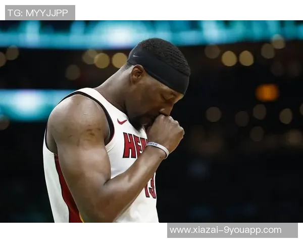 热火祝贺阿贾夺生涯第三冠阿德巴约与其合影庆祝